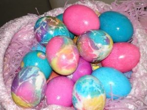 Painting eggs with cotton