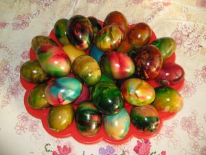 Painting eggs with added oil